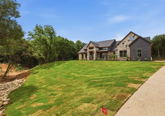 Photo 4 of Single family home for sale at 273 Martin Dr, Granbury, TX 76049 | MLS# 21306791 | Listing updated on 2026-09-16