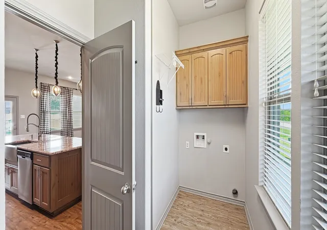 Photo 3 of Single family home for sale at 10657 County Road 213, Forney, TX 75126 | MLS# 21306934 | Listing updated on 2026-08-25