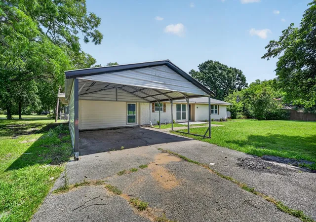 Photo 2 of Sale Pending at 372 Tooley St, Van Alstyne, TX 75495 | MLS# 21307179 | Listing updated on 2026-07-21