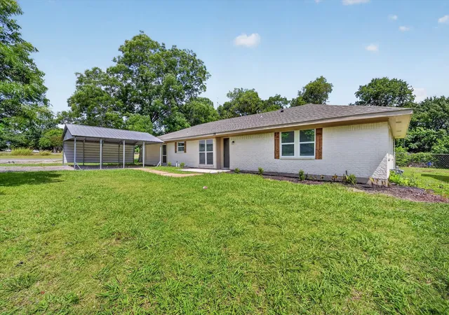Photo 3 of Sale Pending at 372 Tooley St, Van Alstyne, TX 75495 | MLS# 21307179 | Listing updated on 2026-07-21