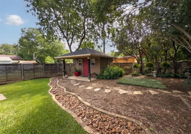 Homes for sale in Irving, TX | 622 Ridgecrest Dr, Irving, TX 75060 | MLS# 21307851