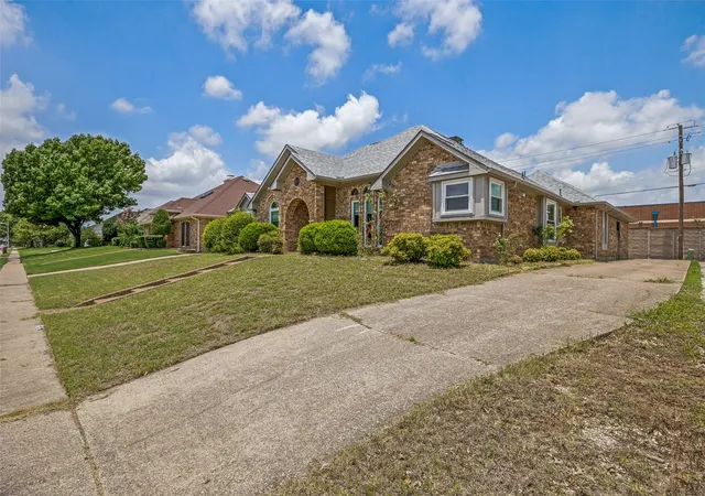 Photo 2 of Single family home for sale at 1209 Sandy Creek Dr, Allen, TX 75002 | MLS# 21307283 | Listing updated on 2026-09-17