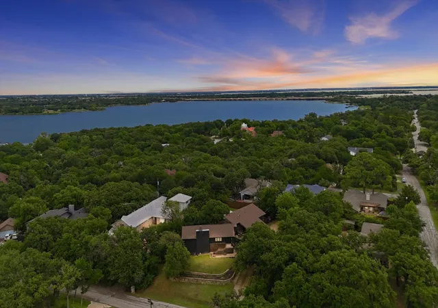 Homes for sale in Highland Village, TX | 104 Highland Lake Dr, Highland Village, TX 75077 | MLS# 21304464