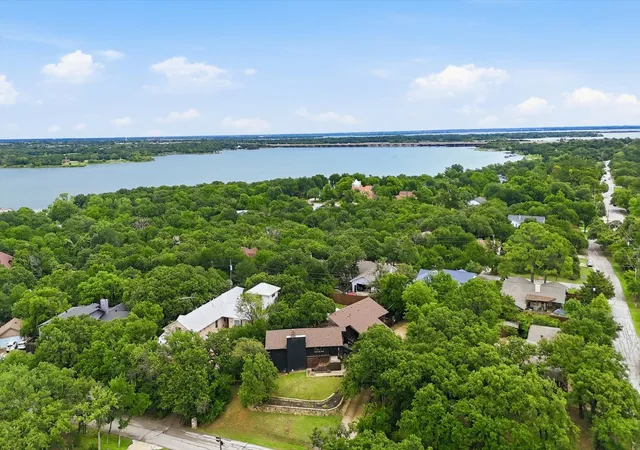 Homes for sale in Highland Village, TX | 104 Highland Lake Dr, Highland Village, TX 75077 | MLS# 21304464