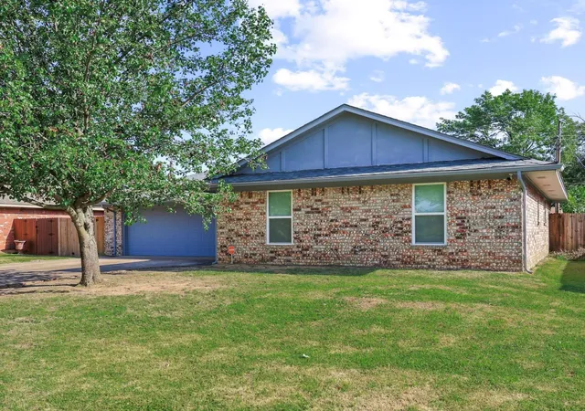 Homes for sale in Denison, TX | 2715 Regal Dr, Denison, TX 75020 | MLS# 21304559