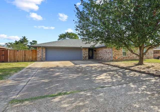 Homes for sale in Denison, TX | 2715 Regal Dr, Denison, TX 75020 | MLS# 21304559