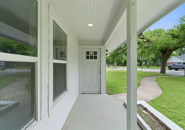 Photo 4 of Single family home for sale at 507 Country Club Rd, Cleburne, TX 76033 | MLS# 21290781 | Listing updated on 2026-08-22