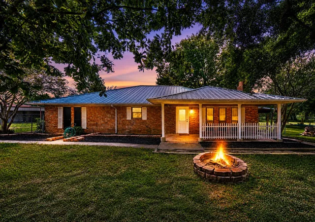 Photo 2 of Single family home for sale at 18692 County Road 334, Quinlan, TX 75474 | MLS# 21211860 | Listing updated on 2026-09-19