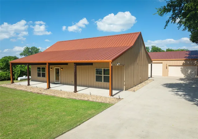 Photo 1 of Single family home for sale at 2627 County Road 722, Mc Kinney, TX 75069 | MLS# 21297322 | Listing updated on 2026-08-22