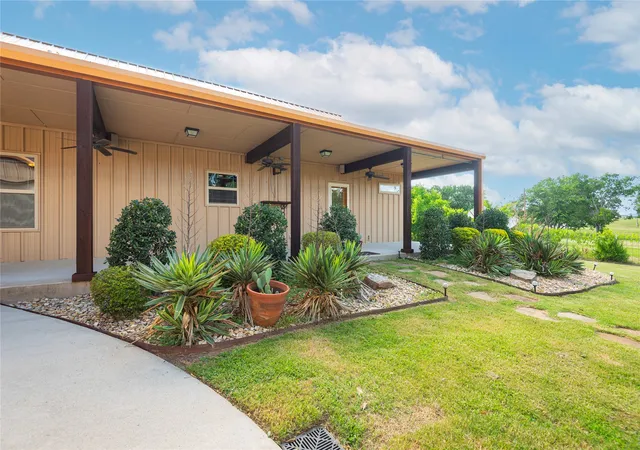 Photo 2 of Single family home for sale at 2627 County Road 722, Mc Kinney, TX 75069 | MLS# 21297322 | Listing updated on 2026-08-22