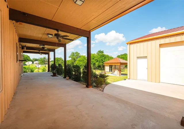 Photo 3 of Single family home for sale at 2627 County Road 722, Mc Kinney, TX 75069 | MLS# 21297322 | Listing updated on 2026-08-22