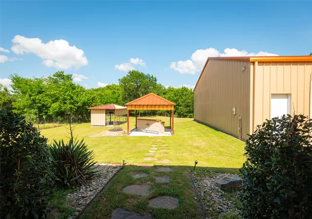 Photo 4 of Single family home for sale at 2627 County Road 722, Mc Kinney, TX 75069 | MLS# 21297322 | Listing updated on 2026-08-22