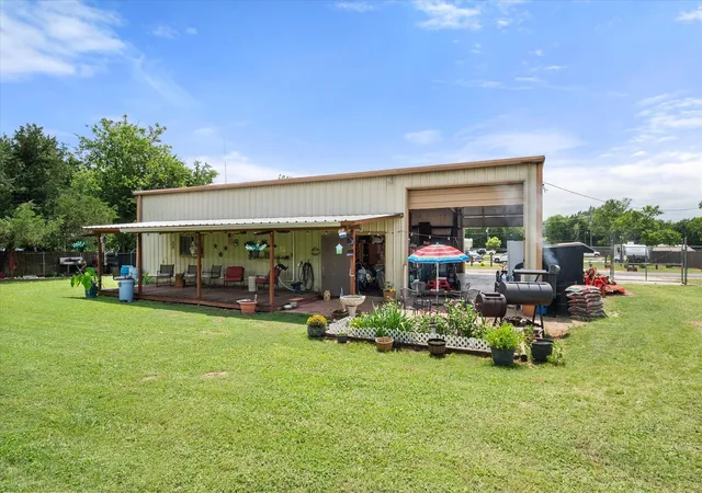 Single family home for sale at 112 Love St, Fairfield, TX 75840 | MLS# 21307919