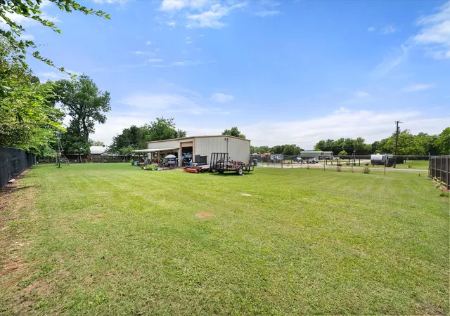Photo 2 of Single family home for sale at 112 Love St, Fairfield, TX 75840 | MLS# 21307919 | Listing updated on 2026-08-22