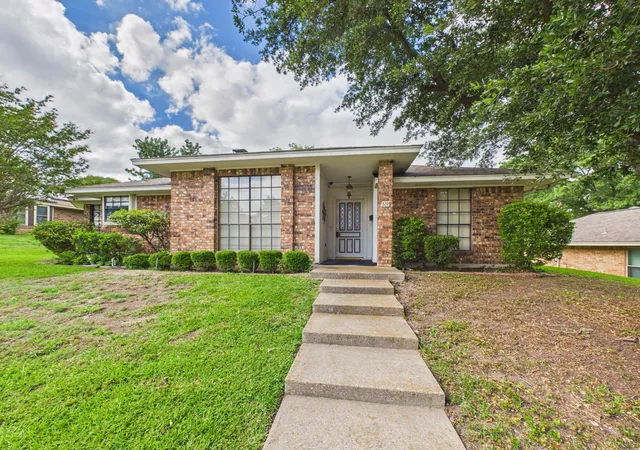 Homes for sale in De Soto, TX | 537 Sapling Way, De Soto, TX 75115 | MLS# 21307993