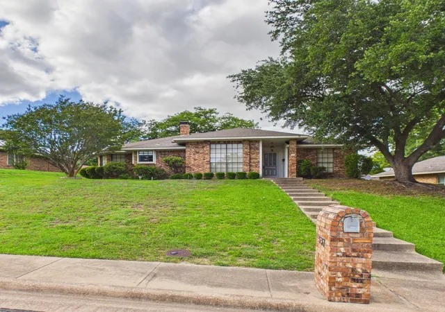Homes for sale in De Soto, TX | 537 Sapling Way, De Soto, TX 75115 | MLS# 21307993
