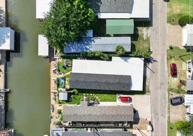 Photo 2 of Manufactured home for sale at 6602 Ashley Ct, Granbury, TX 76049 | MLS# 21308063 | Listing updated on 2026-08-22