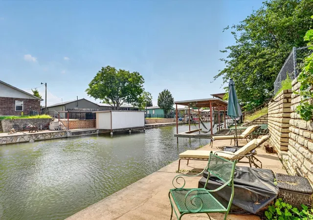 Photo 3 of Manufactured home for sale at 6602 Ashley Ct, Granbury, TX 76049 | MLS# 21308063 | Listing updated on 2026-08-22