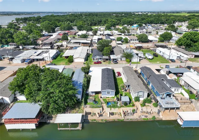 Photo 4 of Manufactured home for sale at 6602 Ashley Ct, Granbury, TX 76049 | MLS# 21308063 | Listing updated on 2026-08-22