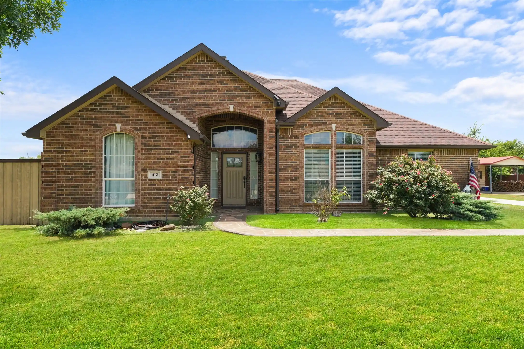 Single family home for sale at 412 Kings Creek Dr, Terrell, TX 75161 | MLS# 21308084