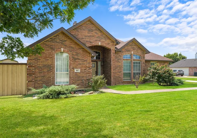 Photo 2 of Single family home for sale at 412 Kings Creek Dr, Terrell, TX 75161 | MLS# 21308084 | Listing updated on 2026-10-05