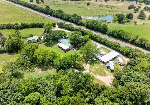 Photo 2 of Single family home for sale at 111 Vz County Road 2806, Mabank, TX 75147 | MLS# 21287658 | Listing updated on 2026-08-22