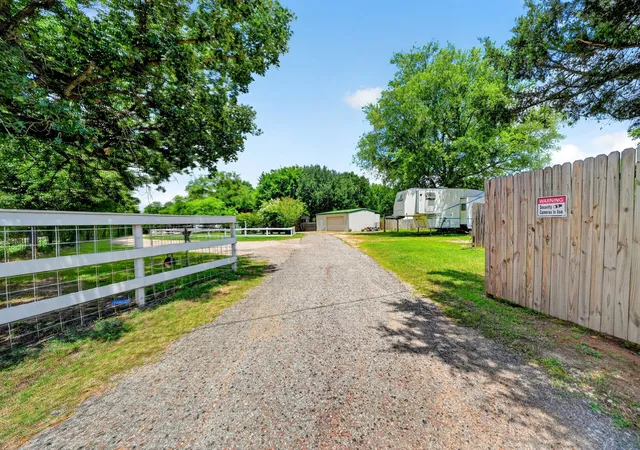 Photo 3 of Single family home for sale at 111 Vz County Road 2806, Mabank, TX 75147 | MLS# 21287658 | Listing updated on 2026-09-27