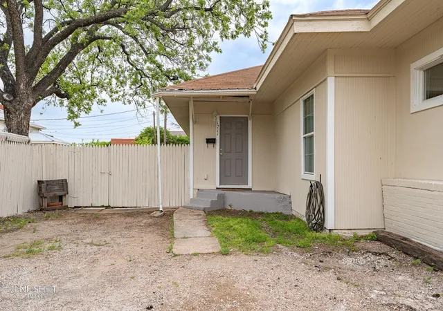 Photo 1 of Multi family home for sale at 1711 N 3rd St, Abilene, TX 79603 | MLS# 21307737 | Listing updated on 2026-10-07