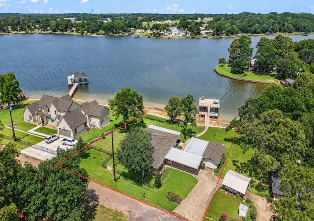 Photo 2 of Single family home for sale at 14808 Shady Trail Cir, Eustace, TX 75124 | MLS# 21307141 | Listing updated on 2026-09-30