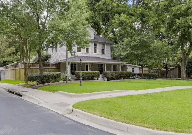 Photo 1 of Single family home for sale at 708 W Marvin Ave, Waxahachie, TX 75165 | MLS# 21308097 | Listing updated on 2026-09-29