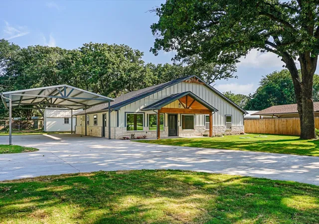 1st image of 4004 Pueblo Ct, Granbury, TX 76048 | MLS# 21299660