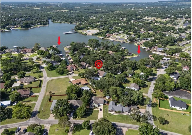 2nd image of 4004 Pueblo Ct, Granbury, TX 76048 | MLS# 21299660