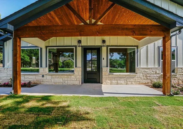 3rd image of 4004 Pueblo Ct, Granbury, TX 76048 | MLS# 21299660