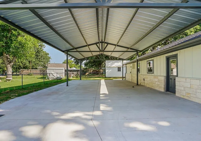 4th image of 4004 Pueblo Ct, Granbury, TX 76048 | MLS# 21299660