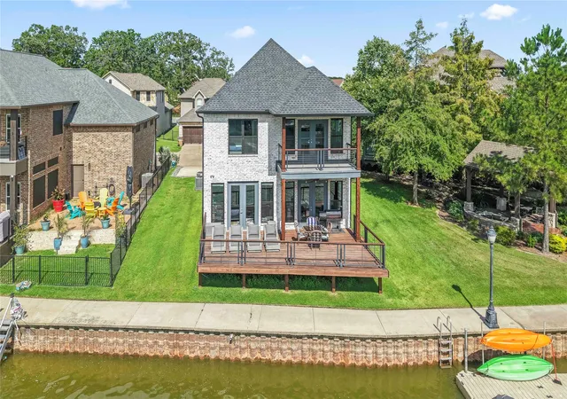 Photo 1 of Single family home for sale at 118 Marina Dr, Mabank, TX 75156 | MLS# 21305905 | Listing updated on 2026-08-22