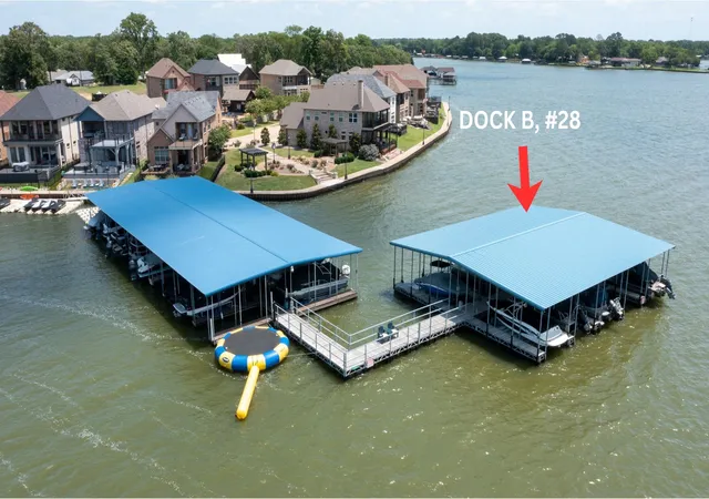 Photo 3 of Single family home for sale at 118 Marina Dr, Mabank, TX 75156 | MLS# 21305905 | Listing updated on 2026-08-22