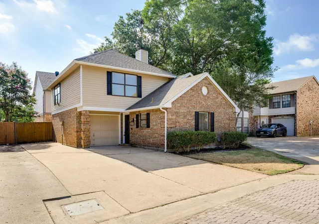 Homes for sale in Irving, TX | 200 Saddle Rock Ct, Irving, TX 75063 | MLS# 21305909