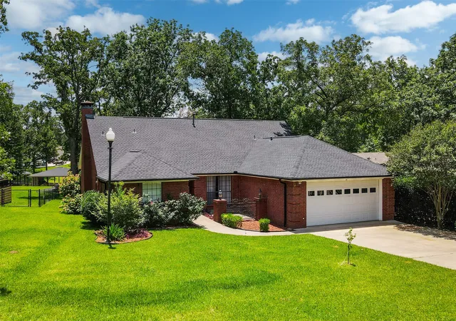 Photo 1 of Sale Pending at 49 Sunset Blvd, Malakoff, TX 75148 | MLS# 21307995 | Listing updated on 2026-10-01