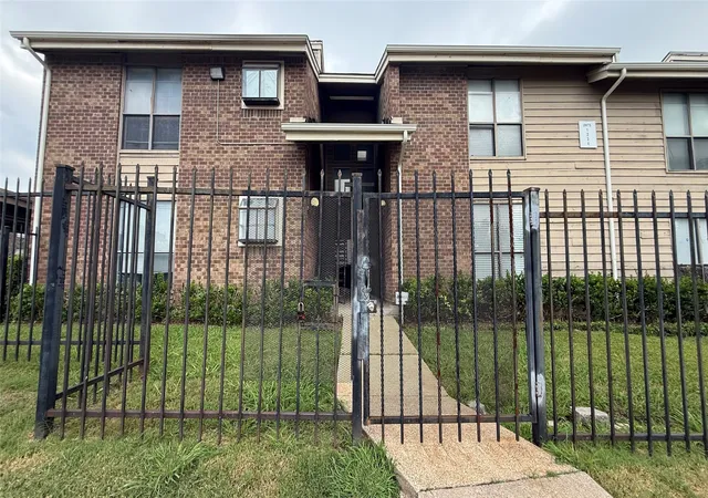 Photo 1 of Condo for sale at 5750 Phoenix Dr #4, Dallas, TX 75231 | MLS# 21307753 | Listing updated on 2026-07-12