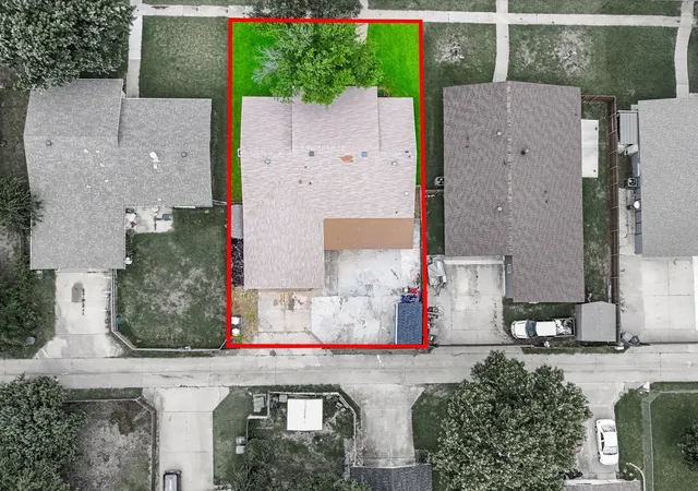 Photo 3 of Single family home for sale at 7232 Long Canyon Trl, Dallas, TX 75249 | MLS# 21308156 | Listing updated on 2026-09-20