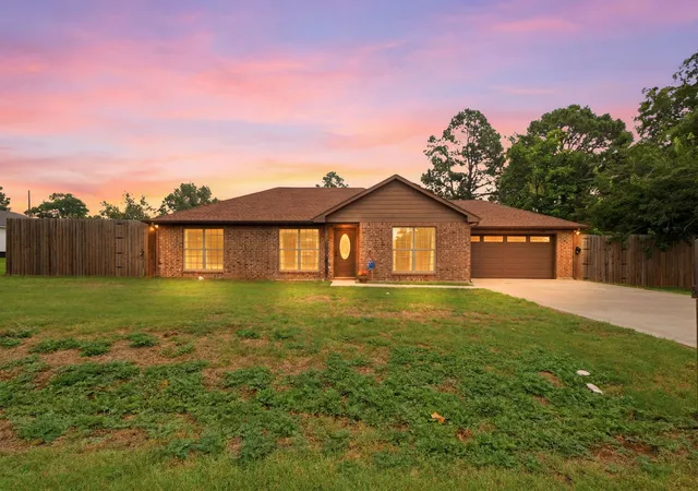 Homes for sale in Collinsville, TX | 315 Stone St, Collinsville, TX 76233 | MLS# 21303818