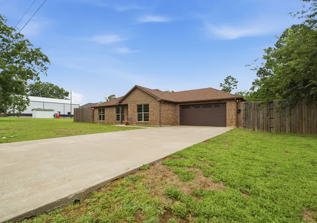 Homes for sale in Collinsville, TX | 315 Stone St, Collinsville, TX 76233 | MLS# 21303818