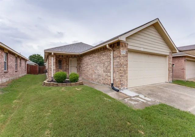 Photo 1 of Sale Pending at 8828 Valley River Dr, Fort Worth, TX 76244 | MLS# 21308169 | Listing updated on 2026-07-20
