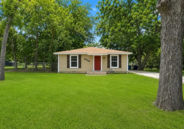 Homes for sale in Corsicana, TX | 2732 W Collin St, Corsicana, TX 75110 | MLS# 21308193