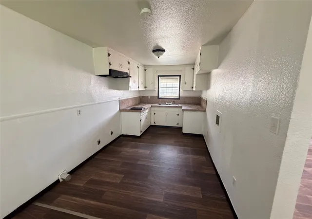 Photo 4 of Single family home for sale at 504 Morgan St, Cleburne, TX 76031 | MLS# 21305659 | Listing updated on 2026-08-21