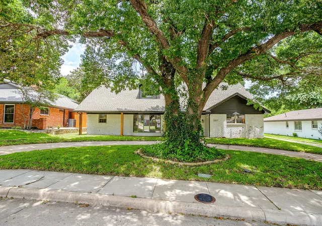 Photo 1 of Single family home for sale at 2601 Briarwood Dr, Plano, TX 75074 | MLS# 21307402 | Listing updated on 2026-08-30