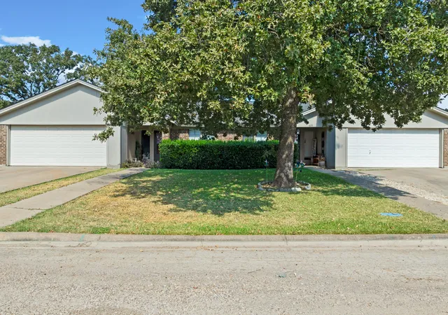 Homes for sale in Hillsboro, TX | 421 / 423 Bond St, Hillsboro, TX 76645 | MLS# 21253543