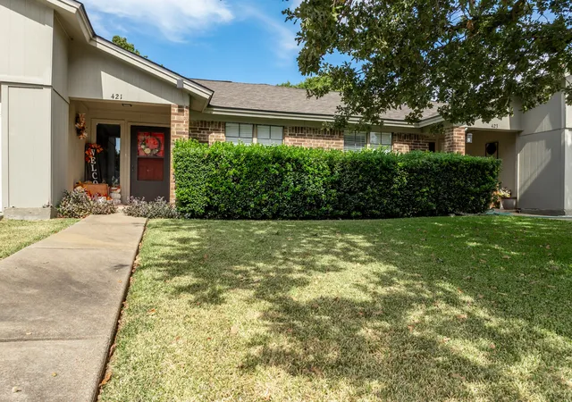 Homes for sale in Hillsboro, TX | 421 / 423 Bond St, Hillsboro, TX 76645 | MLS# 21253543