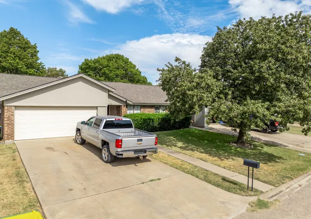 Homes for sale in Hillsboro, TX | 421 / 423 Bond St, Hillsboro, TX 76645 | MLS# 21253543