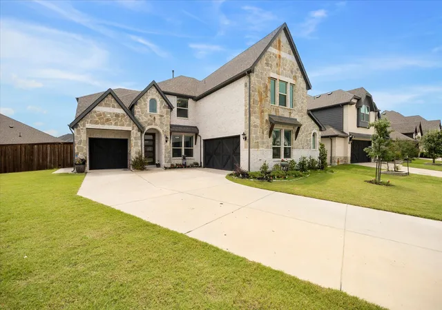 Photo 3 of Single family home for sale at 1904 Frediano Ln, Rockwall, TX 75032 | MLS# 21308146 | Listing updated on 2026-07-26